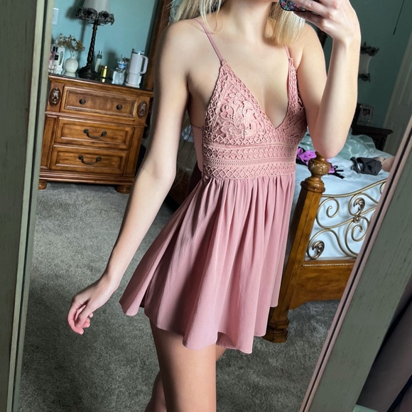 Showpo. Mauve Lace V-neck Romper Size XS - Picture 14 of 16